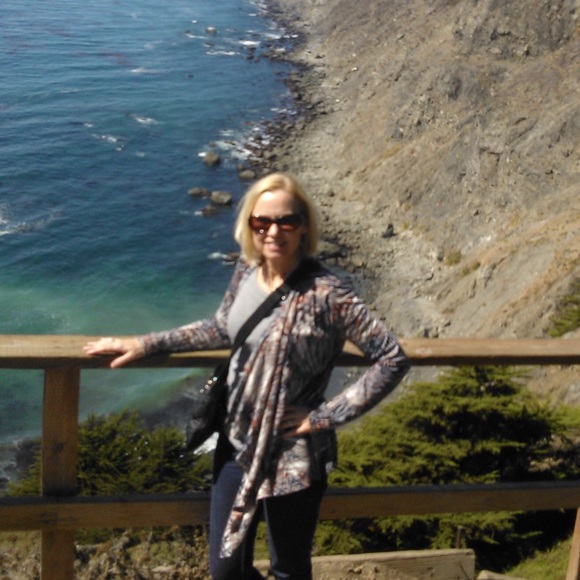 ✨Meet Your Posher, Victoria✨ - Picture 2 of 6